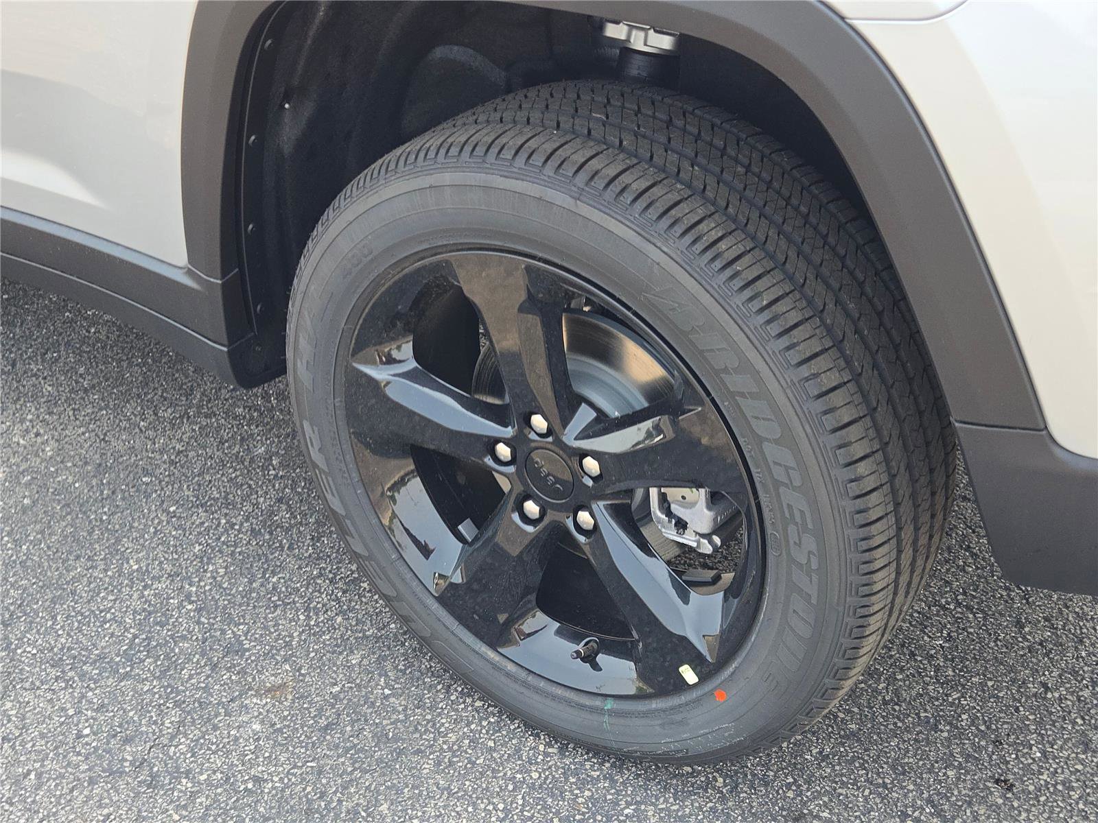 New 2025 Jeep Grand Cherokee Altitude image 18