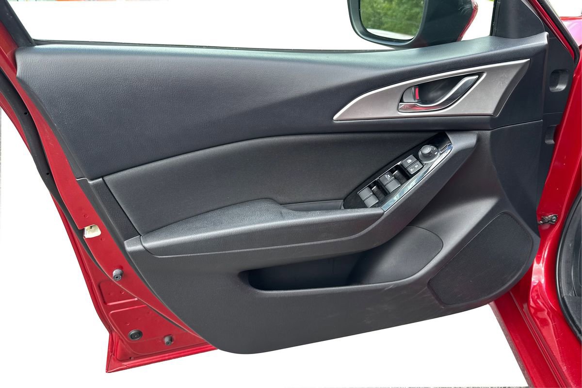 Used 2018 MAZDA MAZDA3 Sport FWD image 14