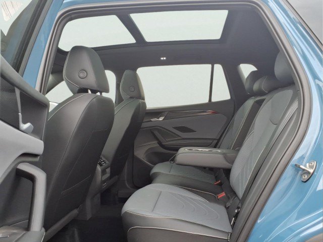 Certified 2025 Volkswagen Tiguan SE R-Line AWD/4WD image 11