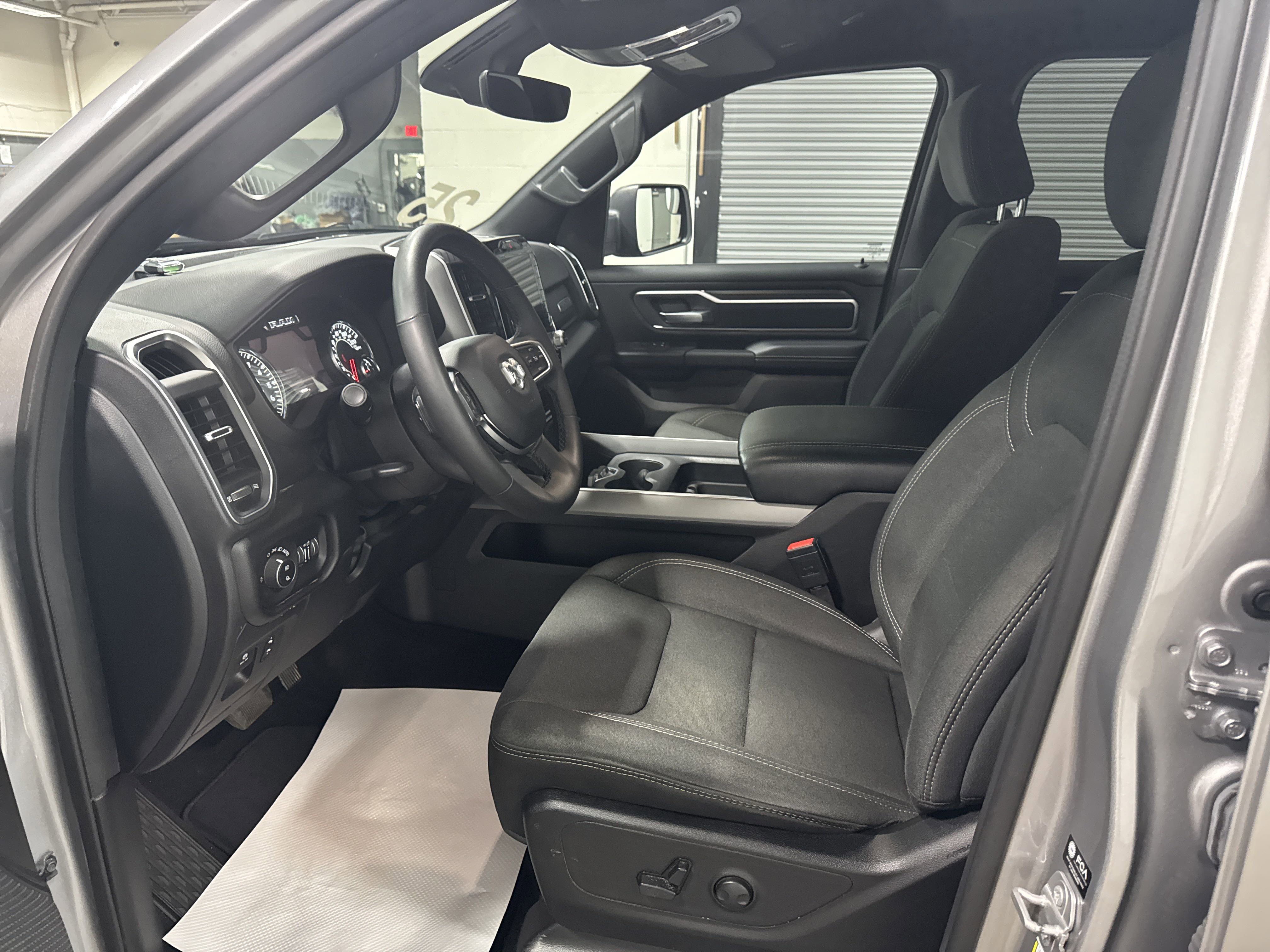 Used 2025 RAM 1500 Big Horn AWD/4WD image 9