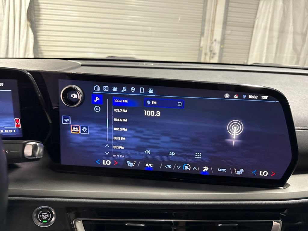 Used 2025 Chevrolet Traverse LT FWD image 30