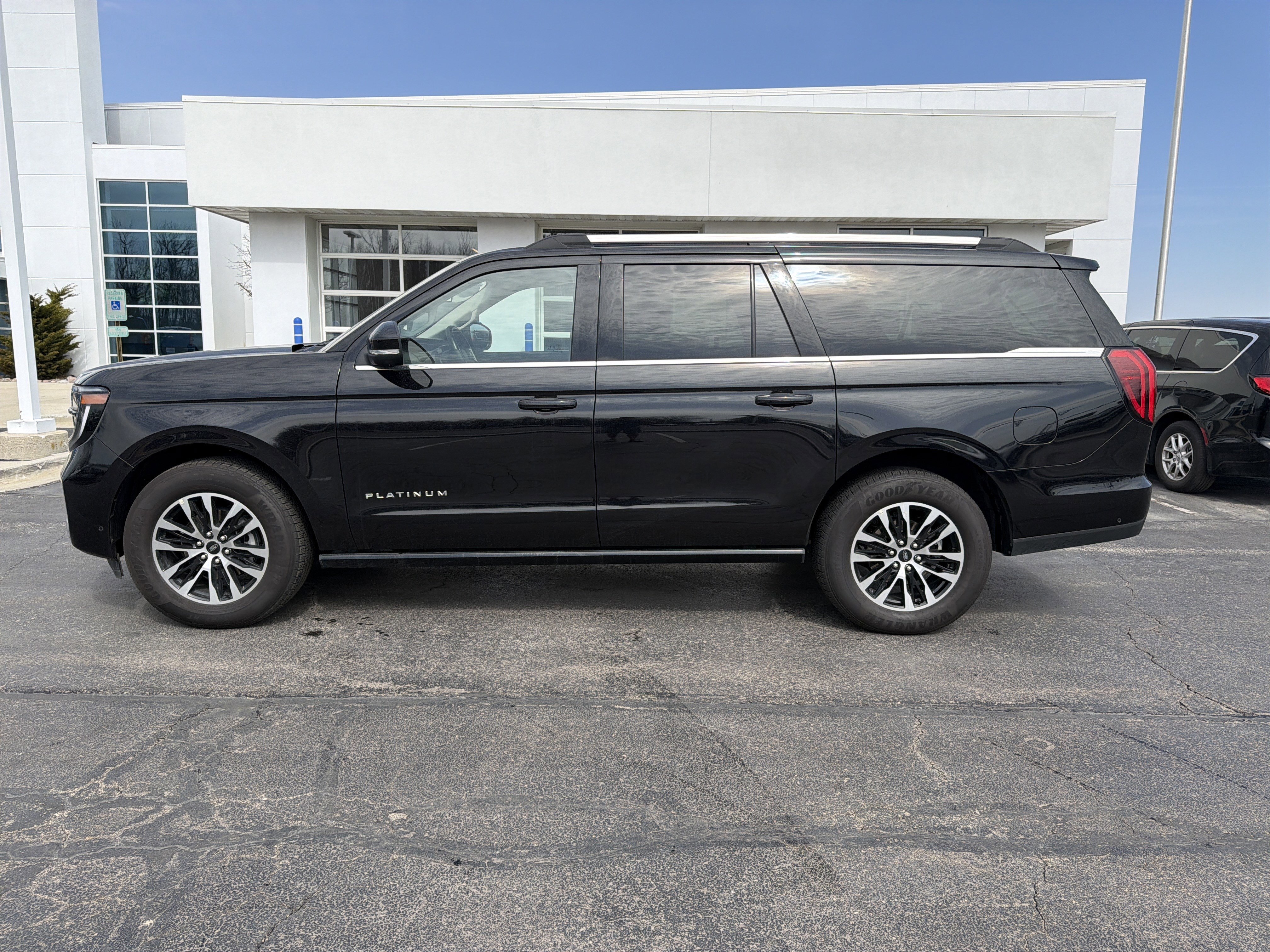 Used 2025 Ford Expedition Max Platinum image 41