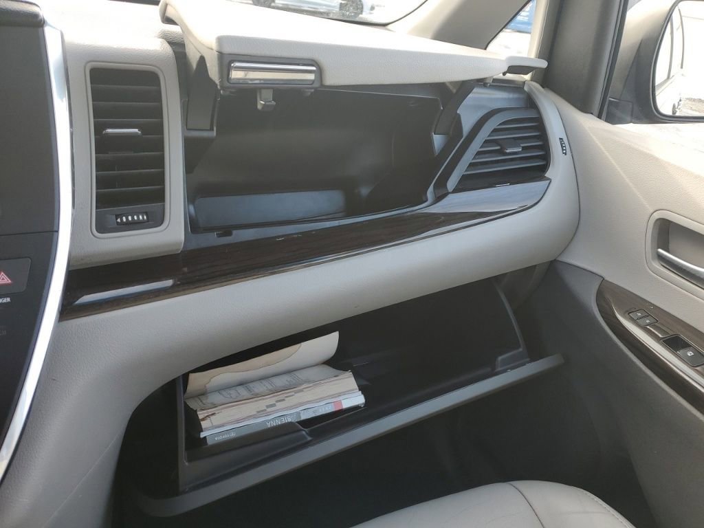 Used 2015 Toyota Sienna XLE image 19