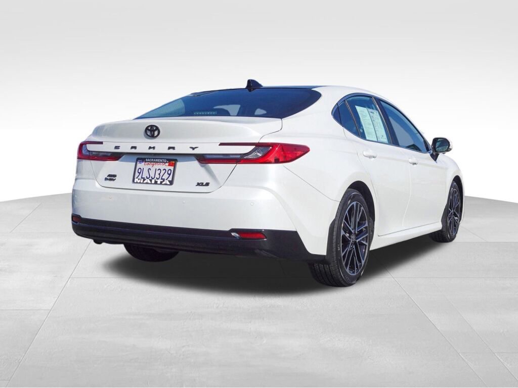 Used 2025 Toyota Camry XLE image 3