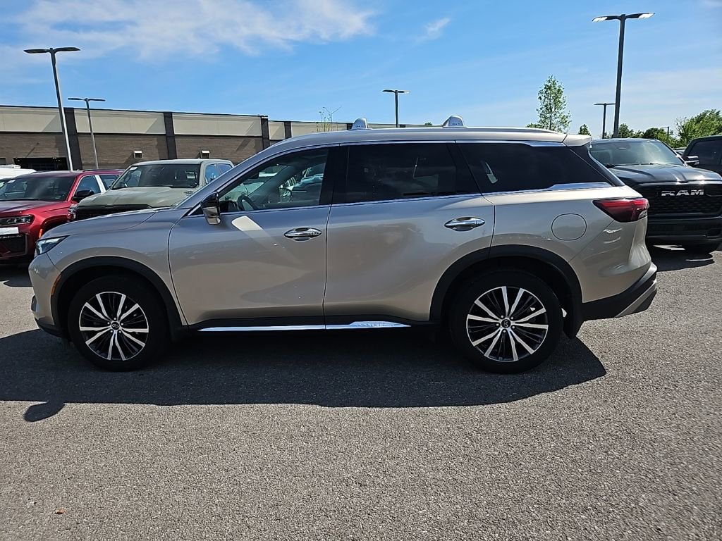 Used 2023 INFINITI QX60 Sensory w/ Cargo Package image 4