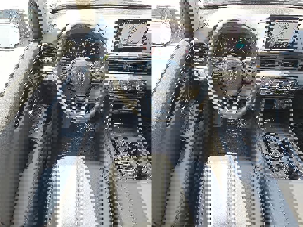 New 2025 Honda Pilot Touring image 8