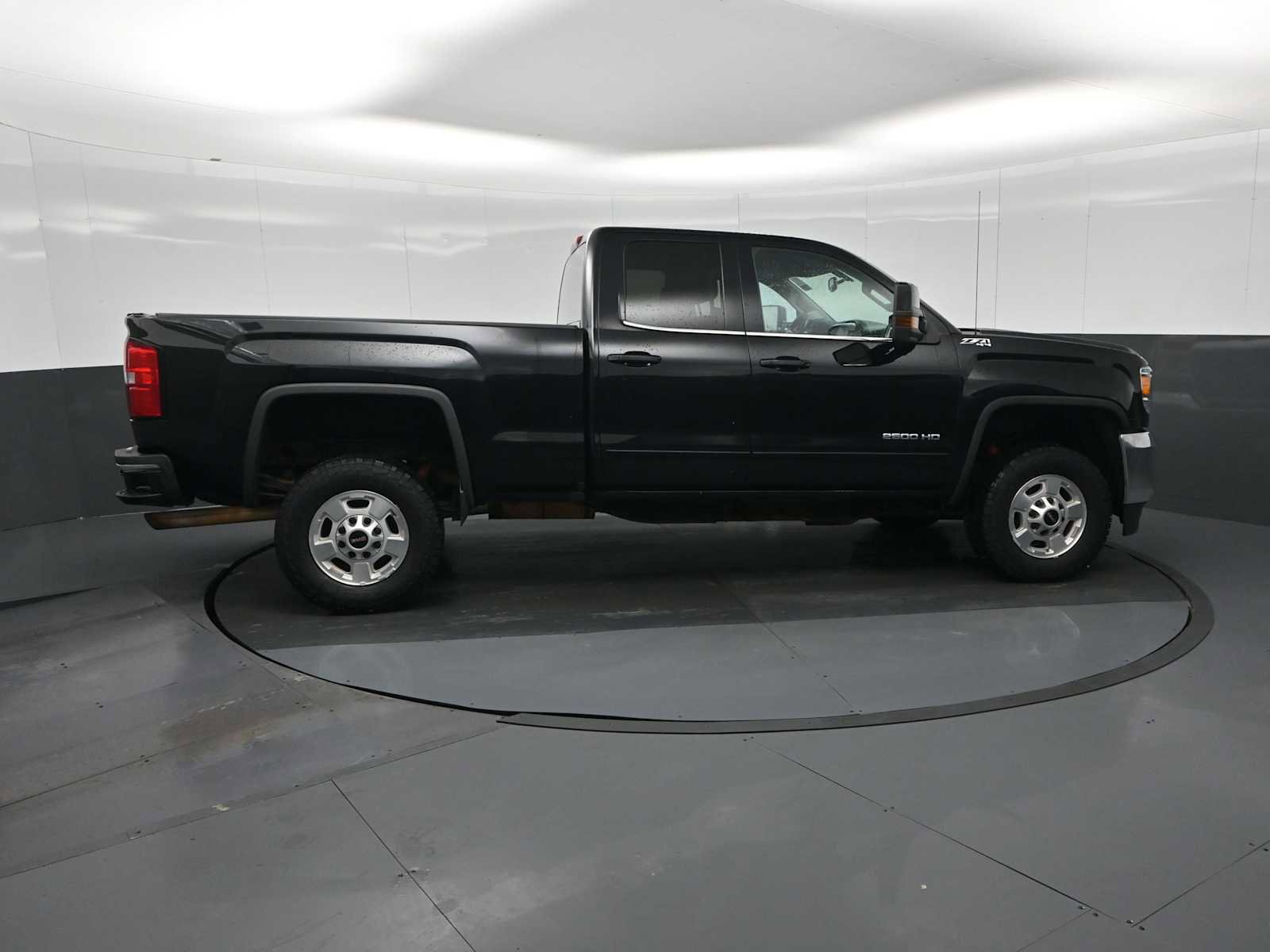 Used 2019 GMC Sierra 2500 SLE w/ Snow Plow Prep Package image 9