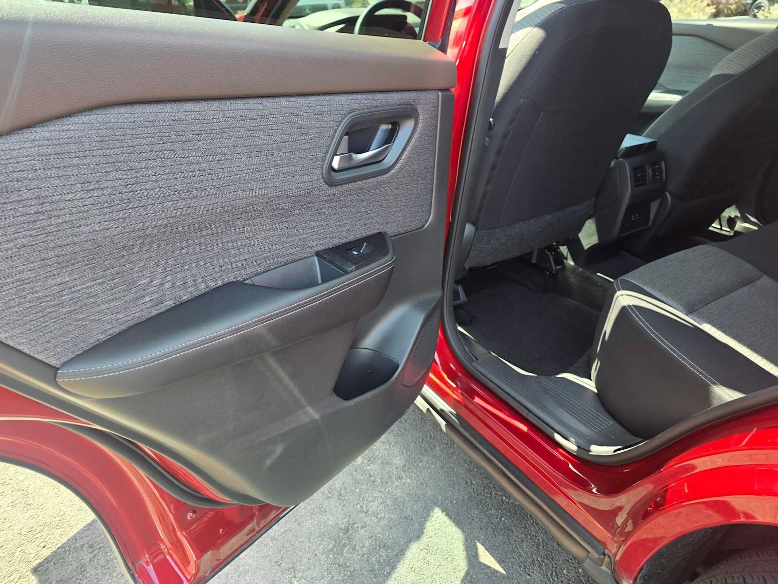 Used 2023 Nissan Rogue SV FWD image 15