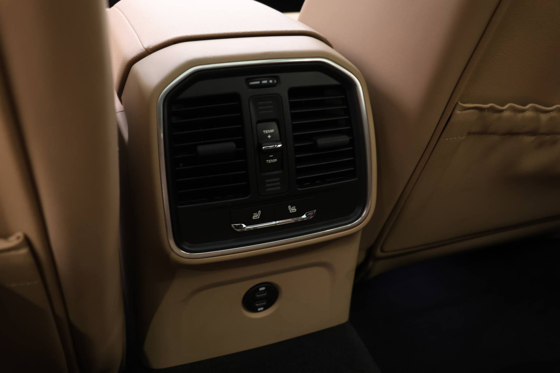 Used 2025 Porsche Macan image 17