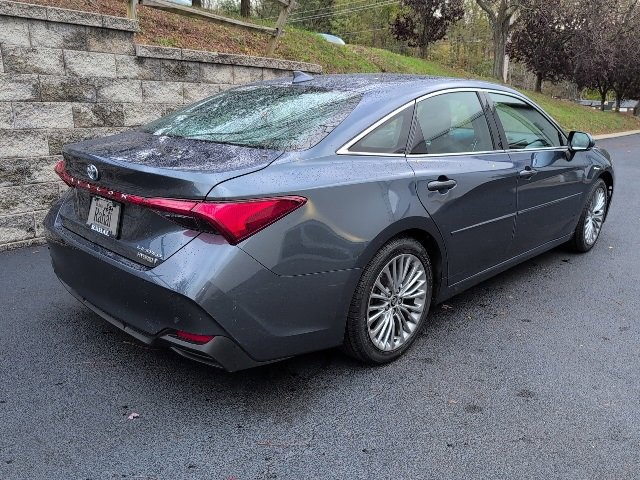 Used 2022 Toyota Avalon Limited image 3