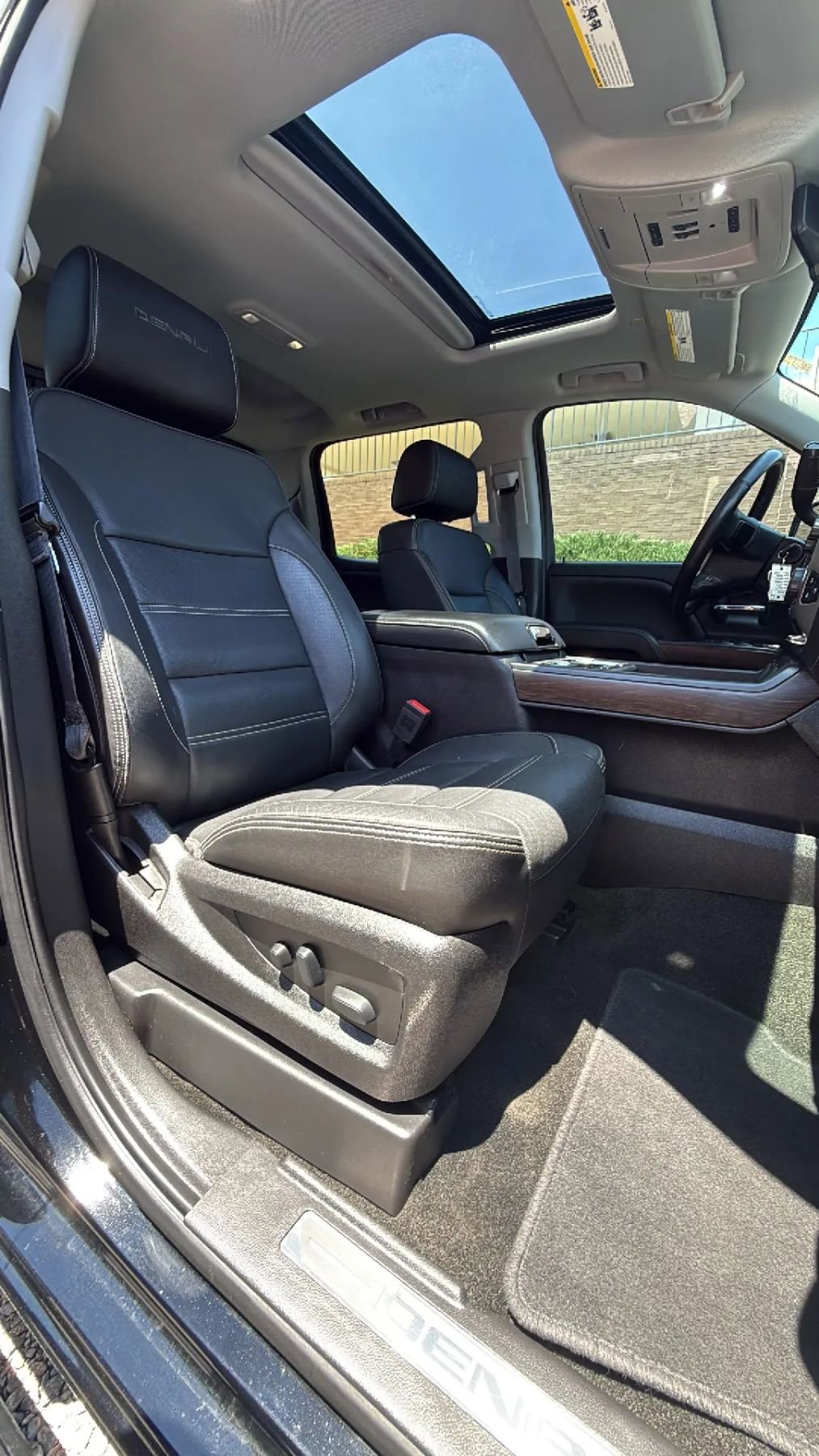 Used 2017 GMC Sierra 1500 Denali w/ Denali Ultimate Package AWD/4WD image 28