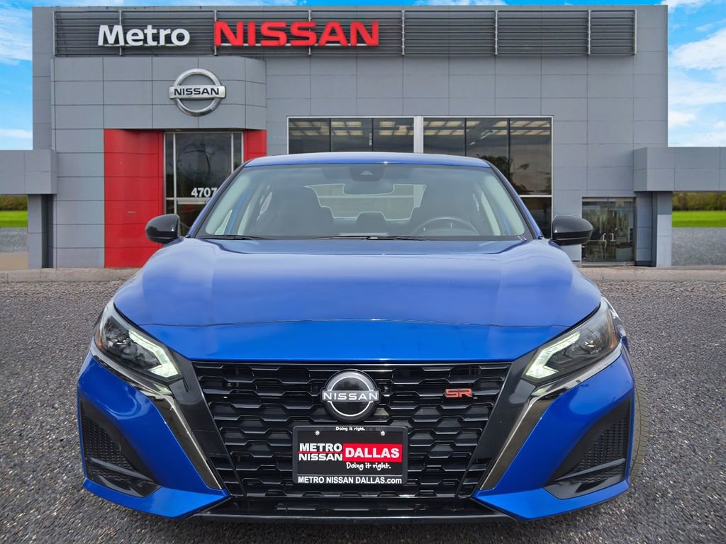 Used 2025 Nissan Altima 2.5 SR image 2