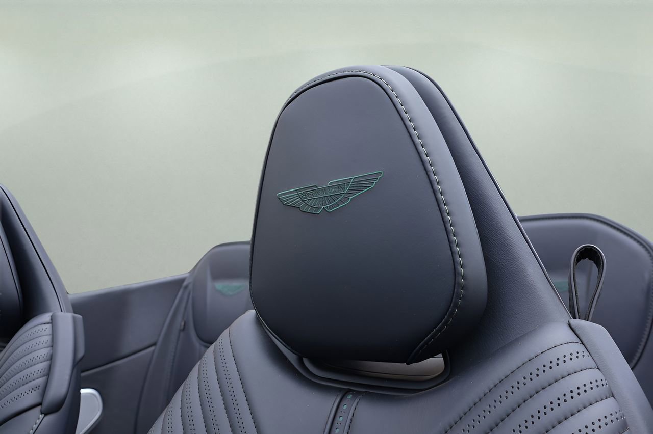 Used 2022 Aston Martin DB11 Volante RWD image 14