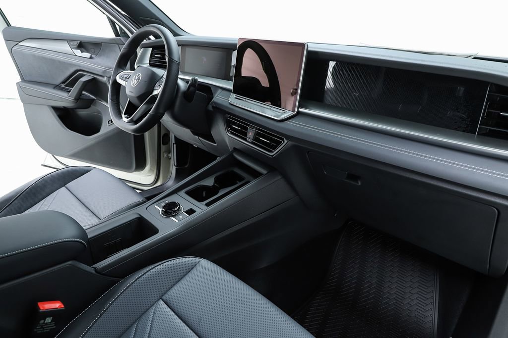 New 2026 Volkswagen Tiguan SE R-Line image 33