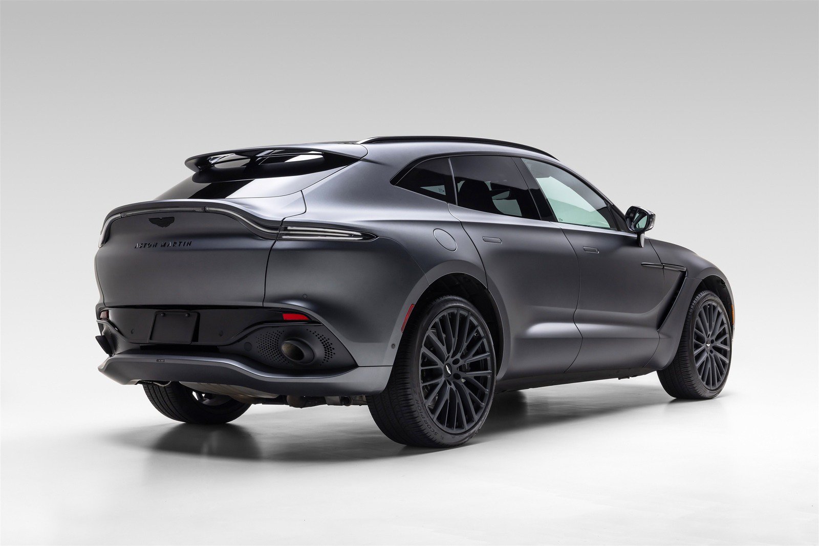 Used 2022 Aston Martin DBX AWD/4WD image 7