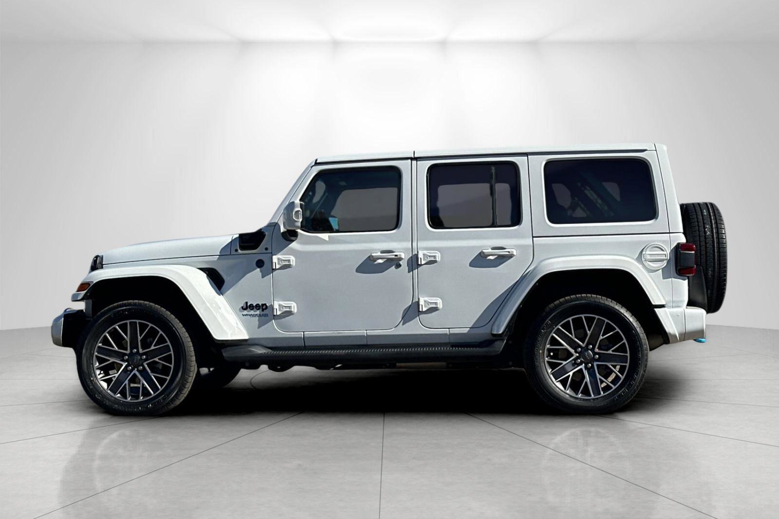 Used 2022 Jeep Wrangler Unlimited Sahara image 6