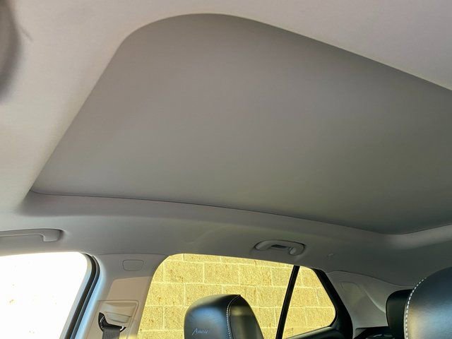 Used 2022 Buick Envision Avenir w/ Technology Package II image 18