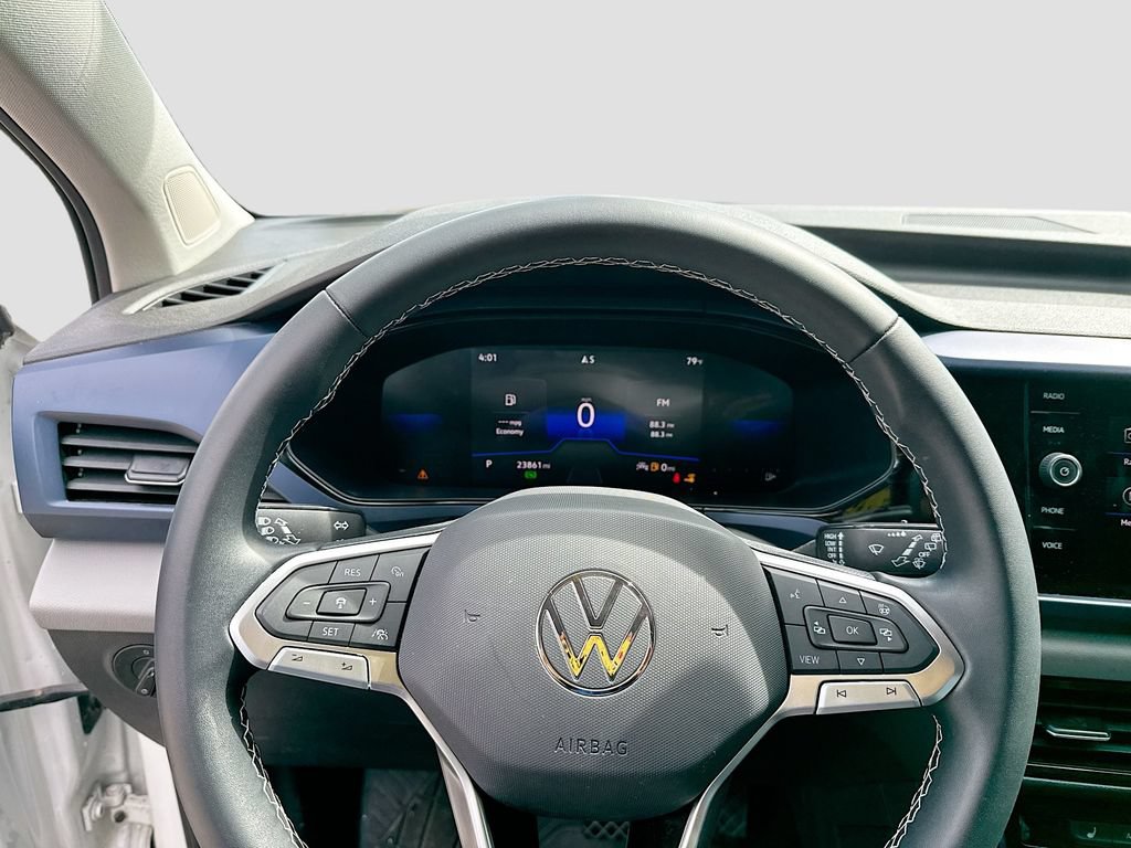 Used 2023 Volkswagen Taos SE w/ Panoramic Sunroof Package FWD image 10