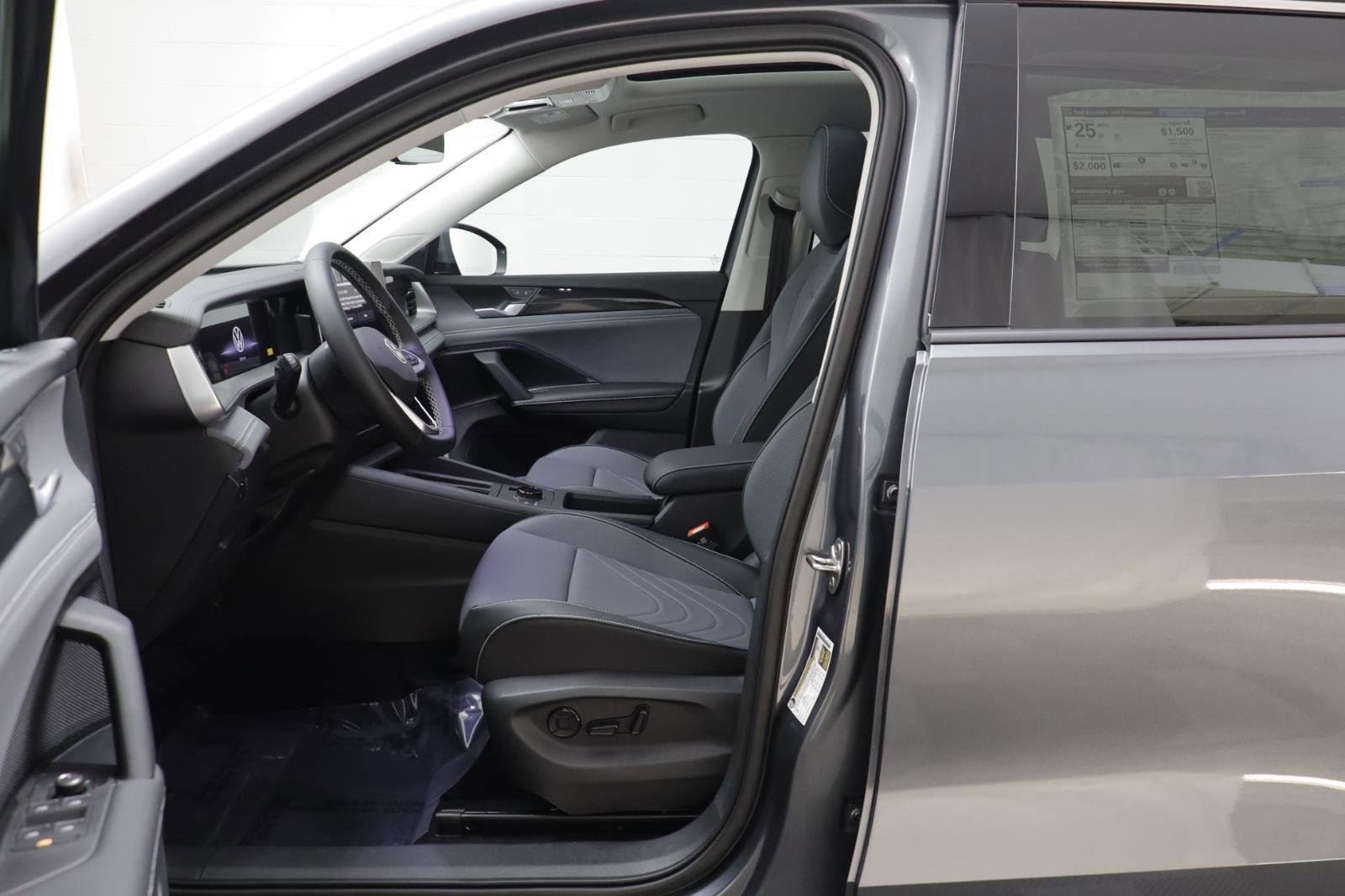 New 2026 Volkswagen Tiguan SE image 5