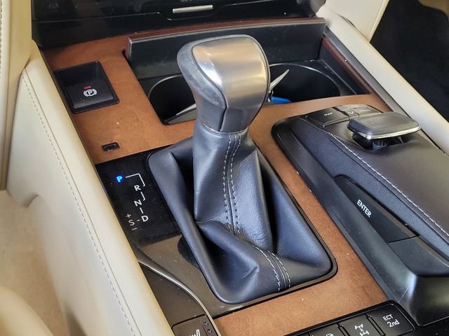Used 2019 Lexus LX 570 4WD w/ Luxury Package image 23