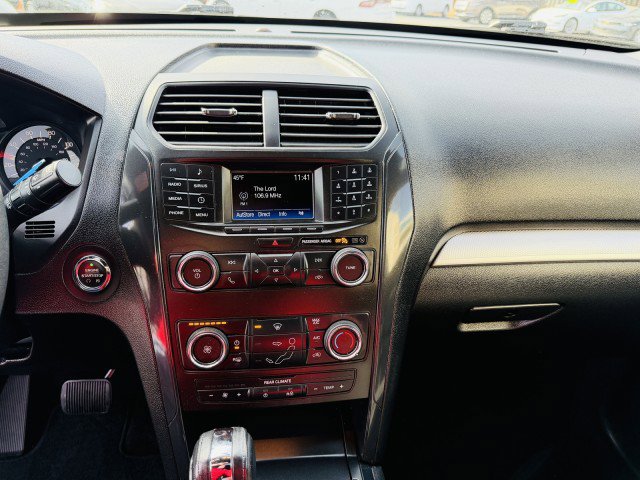 Used 2018 Ford Explorer XLT image 12