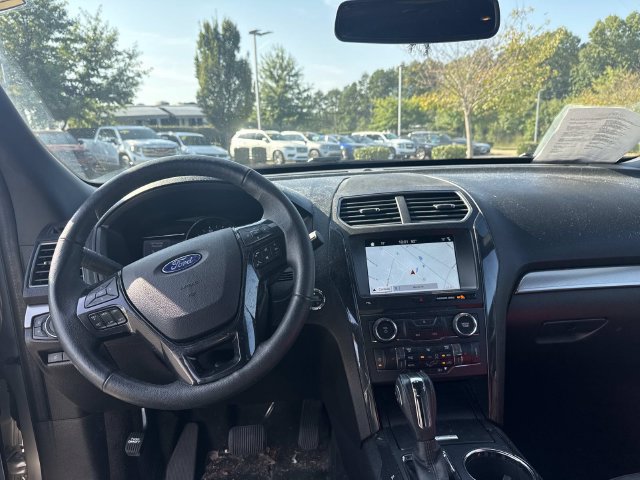 Used 2018 Ford Explorer XLT w/ Equipment Group 202A FWD image 5