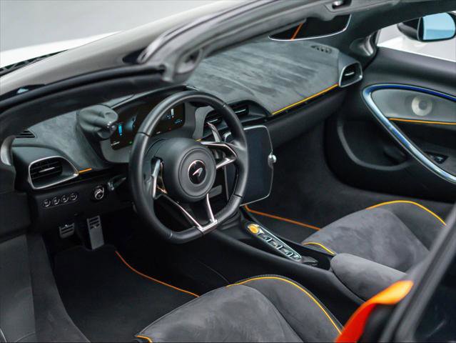 Used 2025 McLaren Artura image 11