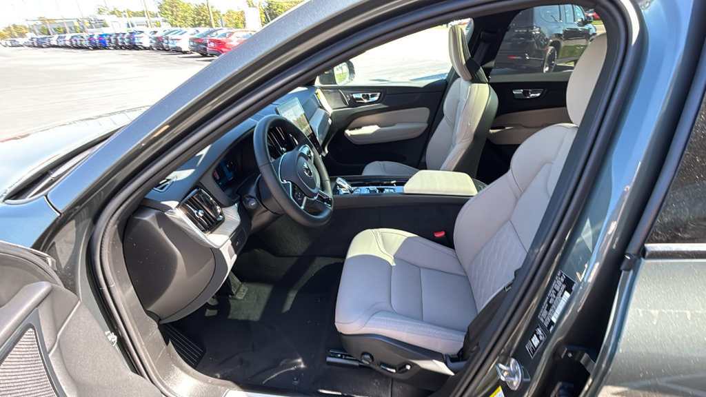 New 2027 Volvo XC60 B5 Plus AWD/4WD image 25