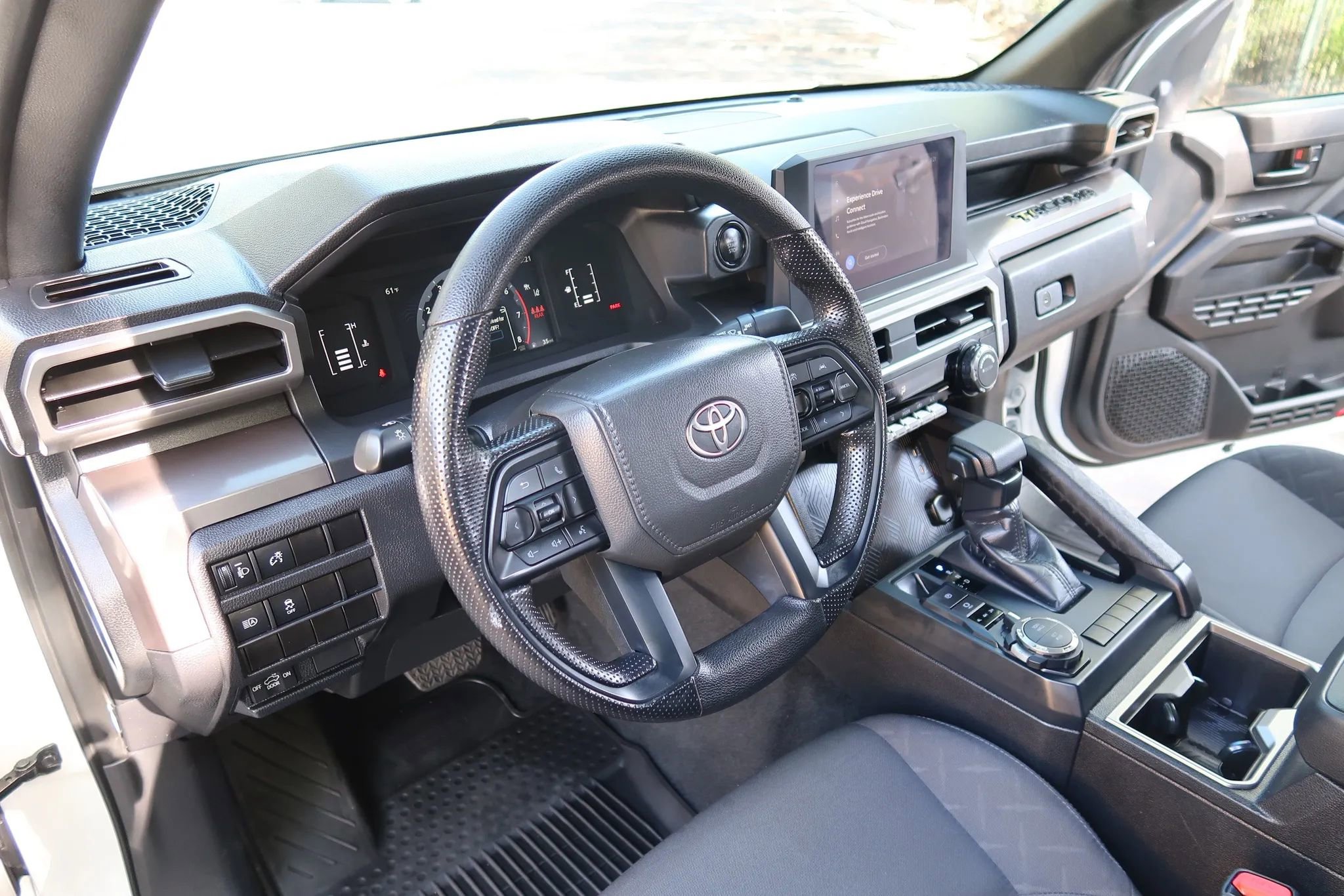 Used 2025 Toyota Tacoma SR5 AWD/4WD image 16