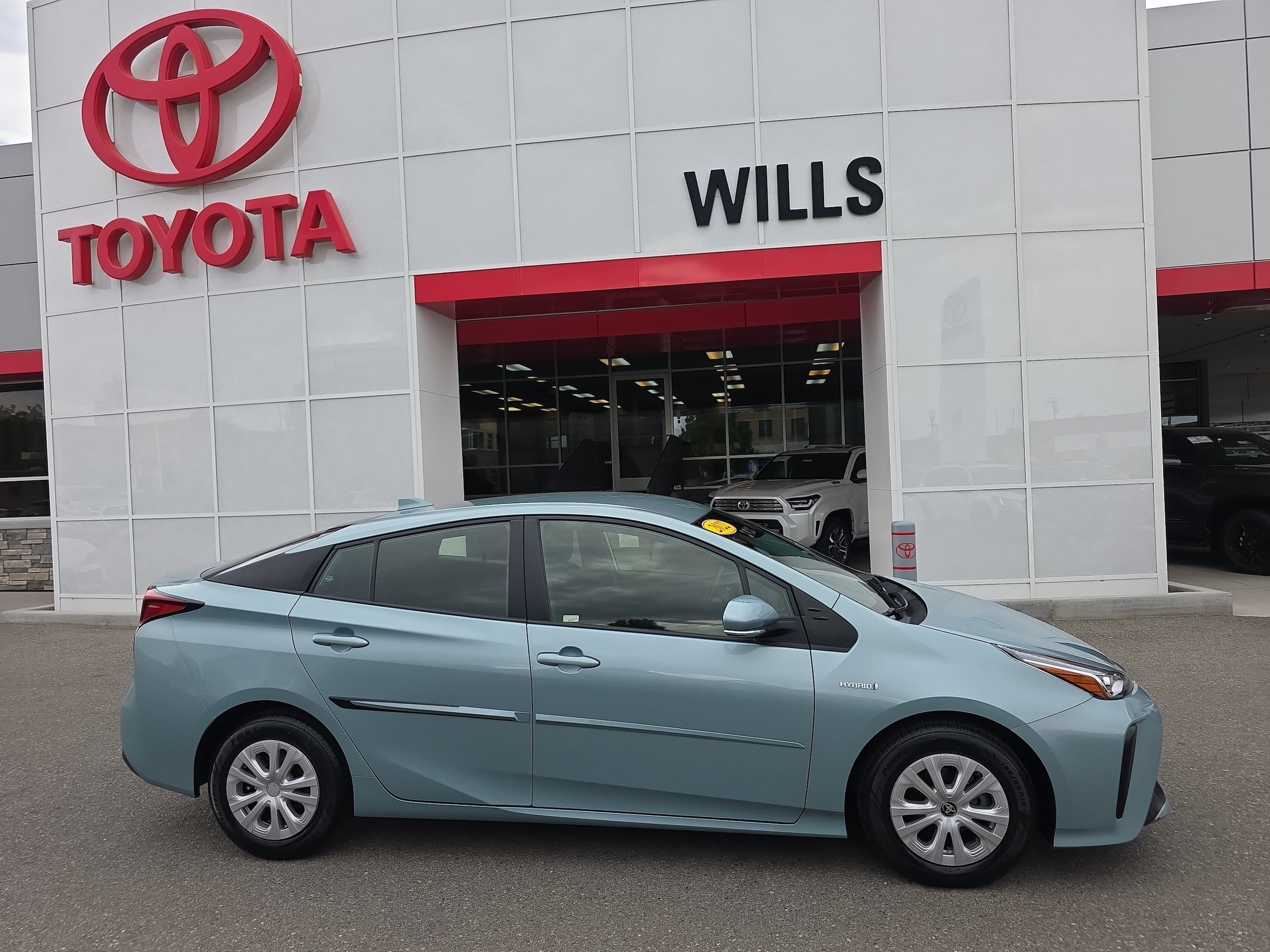 Used 2022 Toyota Prius L Eco