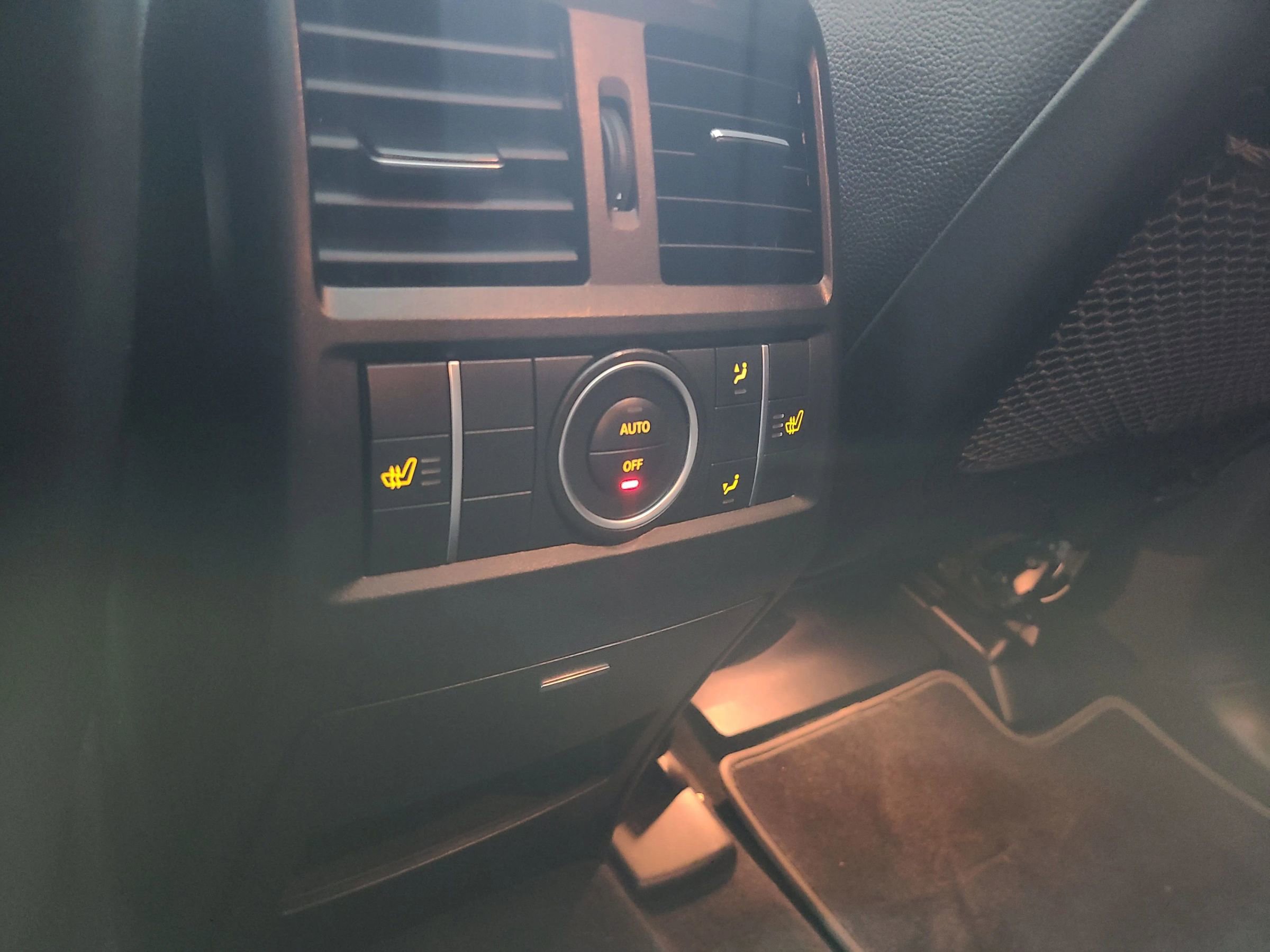 Used 2016 Mercedes-Benz GL 320 BlueTEC 4MATIC w/ Premium I Package image 40