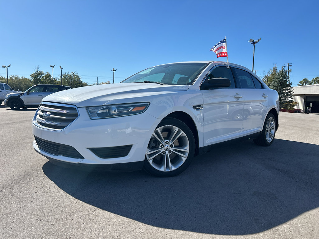 Used 2017 Ford Taurus SE image 6