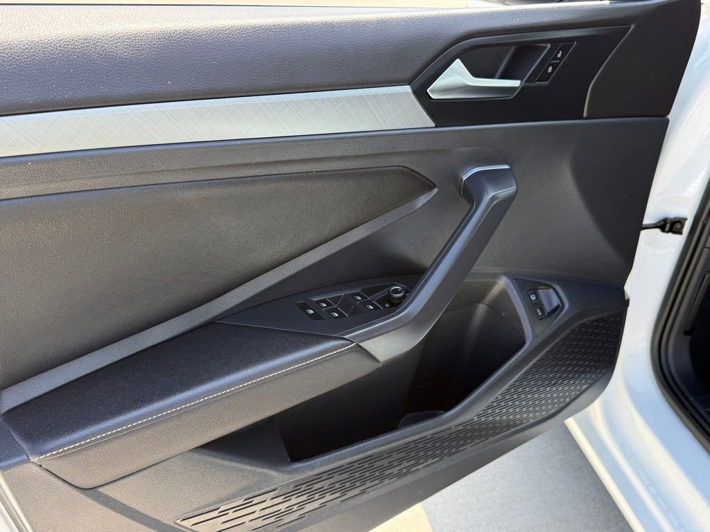 Used 2023 Volkswagen Jetta SE w/ Panoramic Sunroof Package FWD image 9