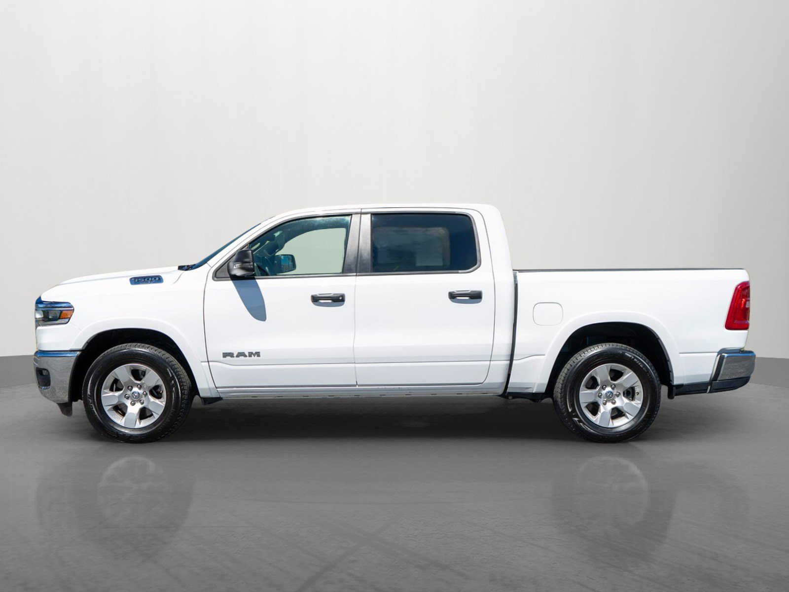 Used 2025 RAM 1500 Big Horn AWD/4WD image 4