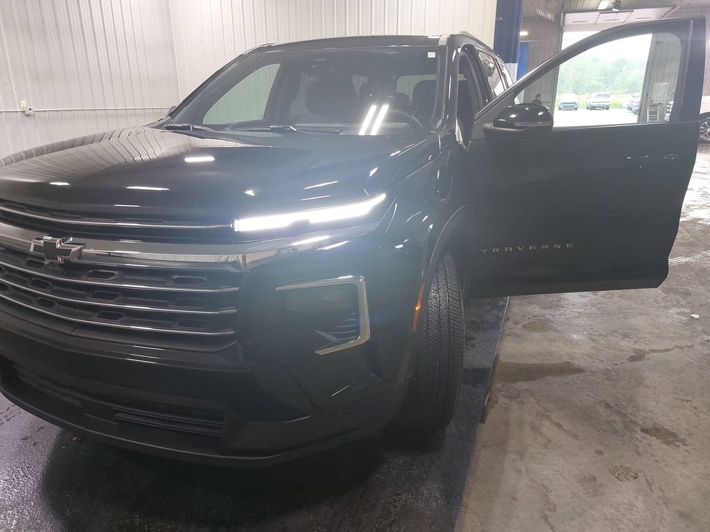 Used 2026 Chevrolet Traverse LT w/ Driver Confidence Package AWD/4WD image 33
