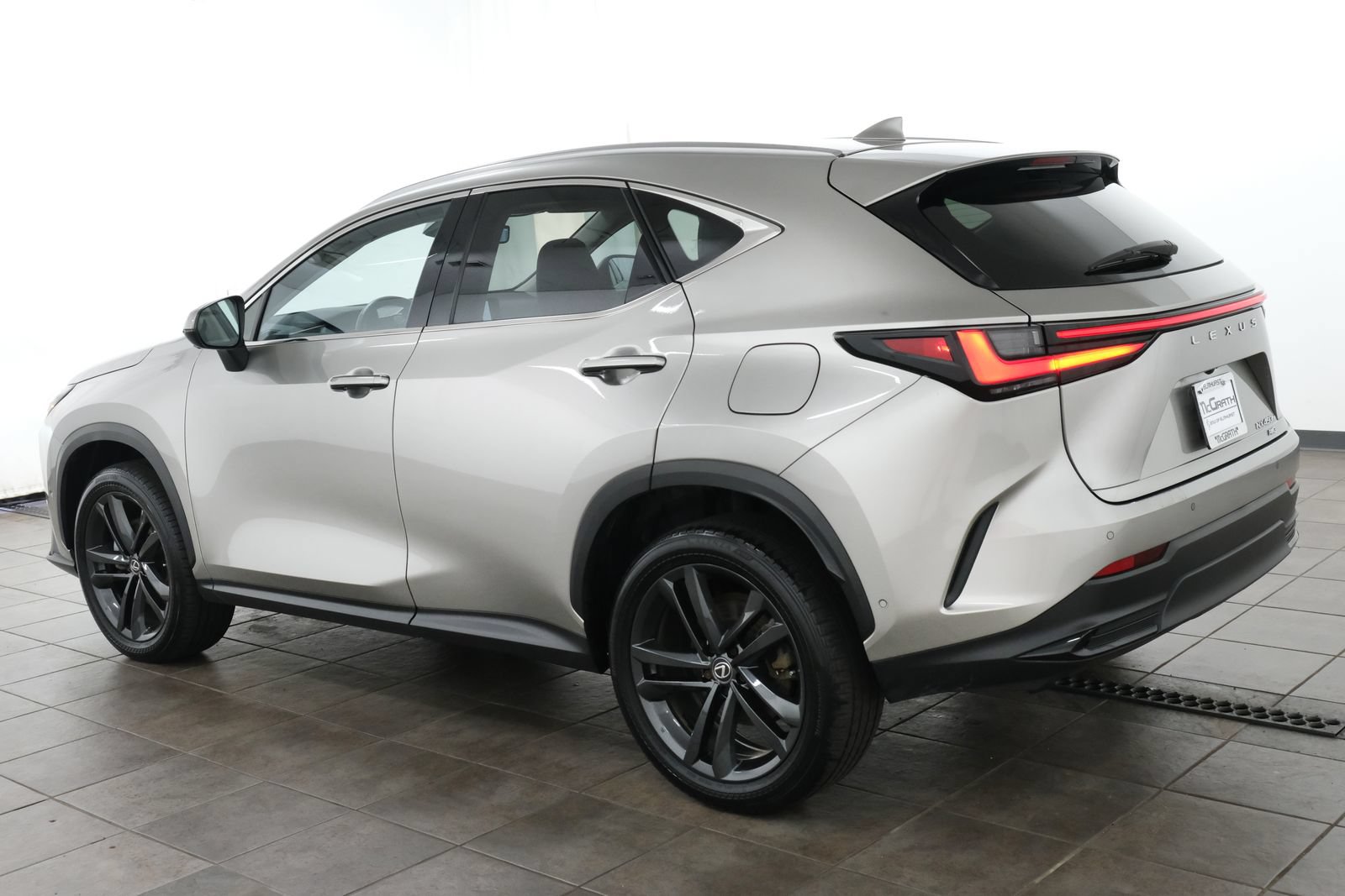 Used 2024 Lexus NX 450h+ AWD w/ Vision Package image 3