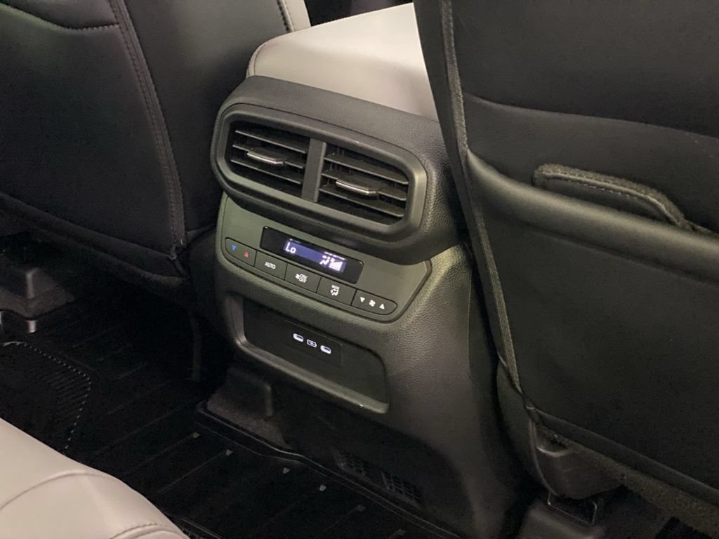 Used 2025 Honda Pilot Touring image 28