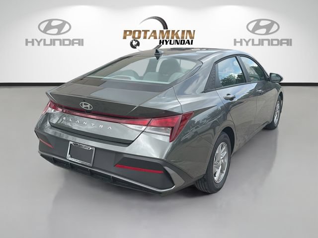 New 2026 Hyundai Elantra SE FWD image 5