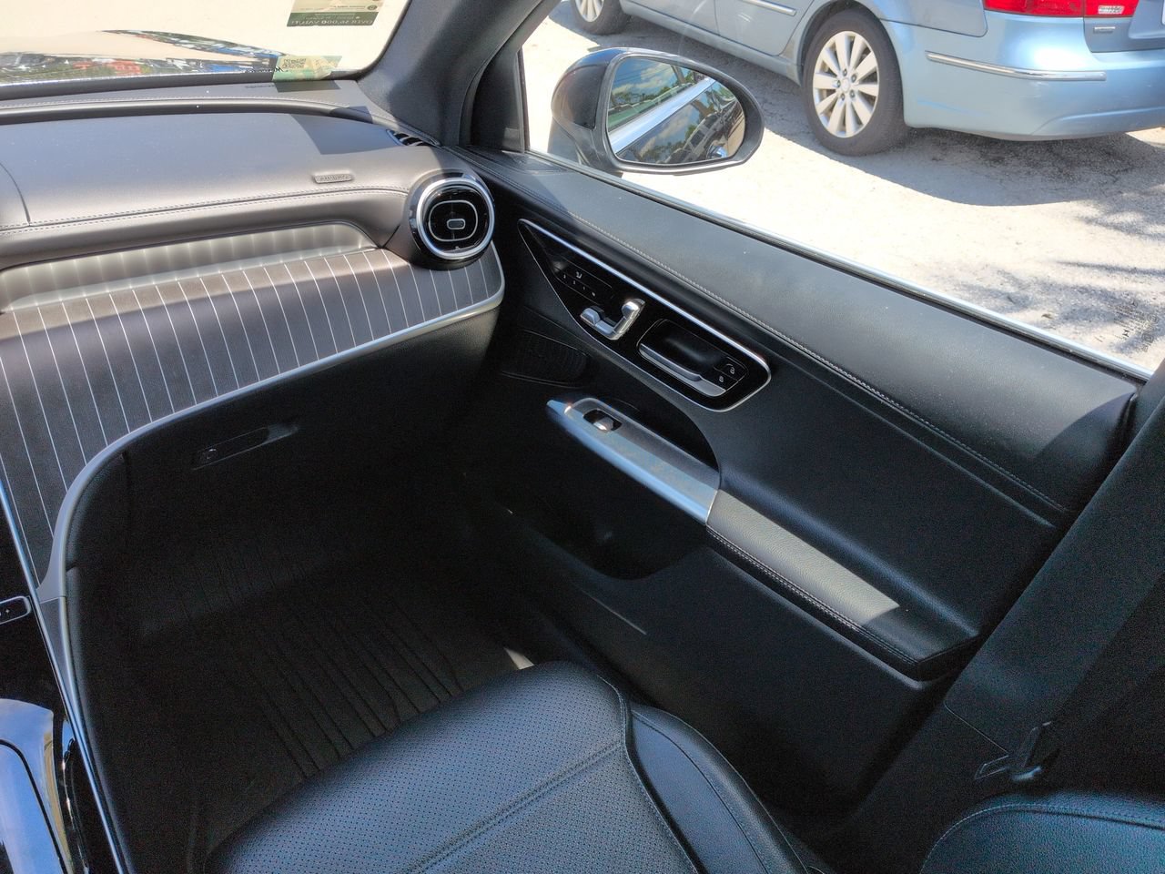 Used 2024 Mercedes-Benz GLC 300 image 17