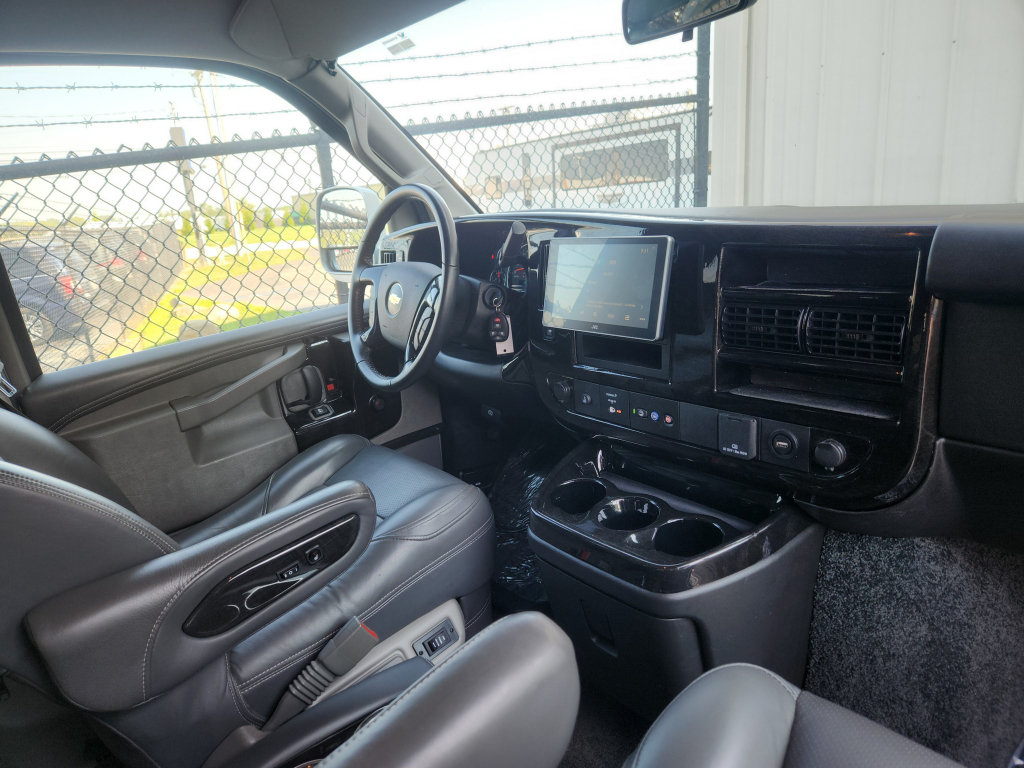 Used 2023 Chevrolet Express 2500 RWD image 6