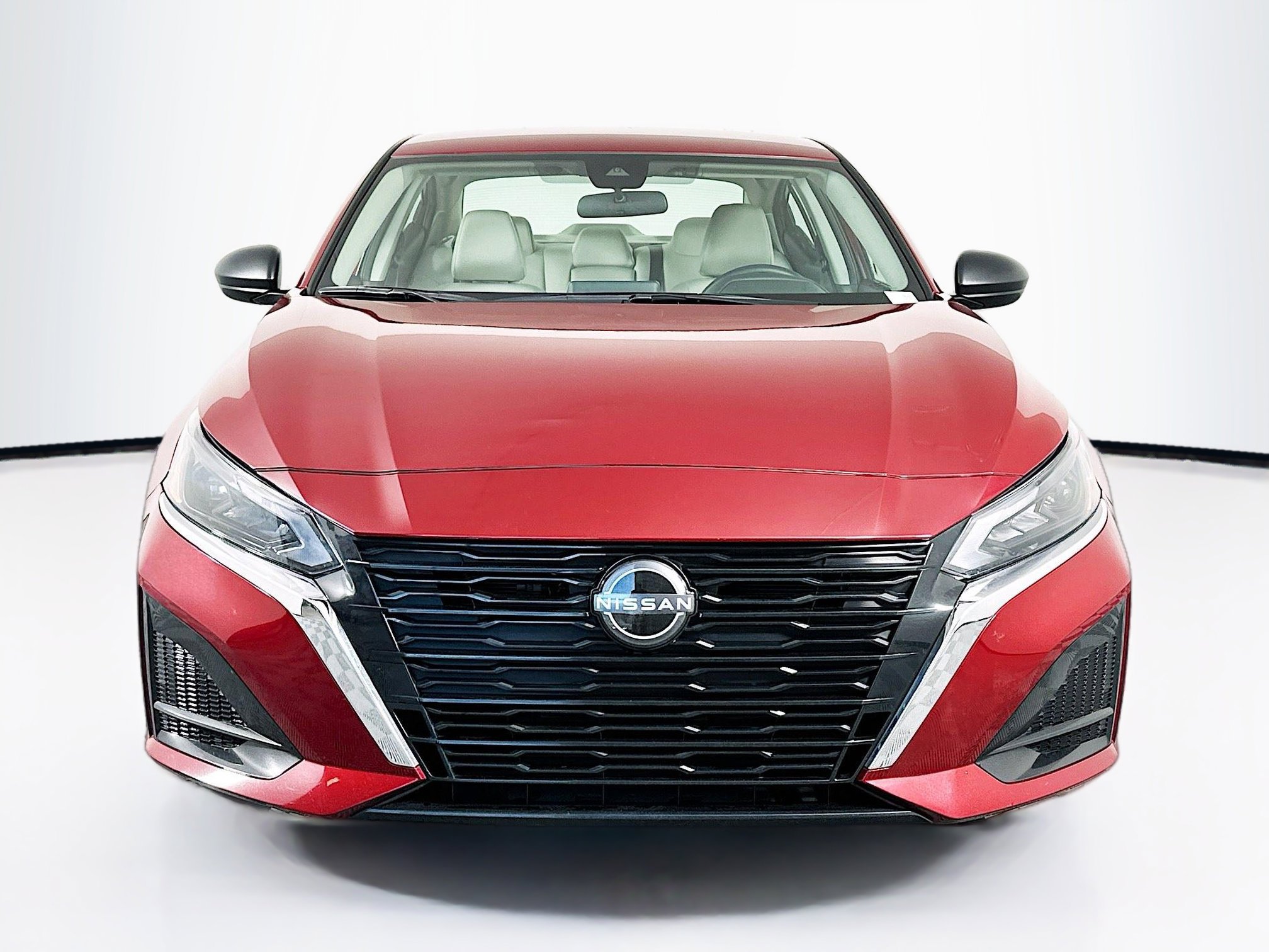 Used 2025 Nissan Altima 2.5 SV image 2