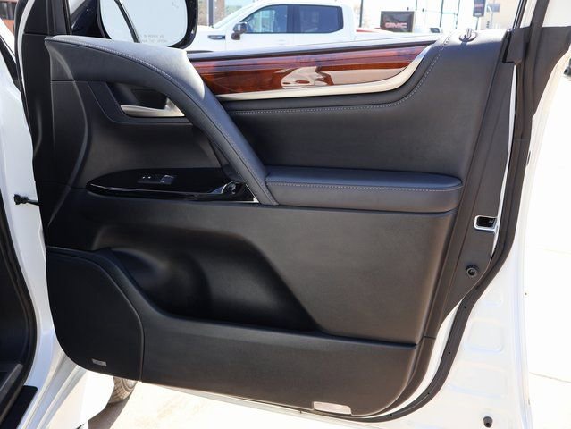 Used 2021 Lexus LX 570 4WD w/ Luxury Package image 10