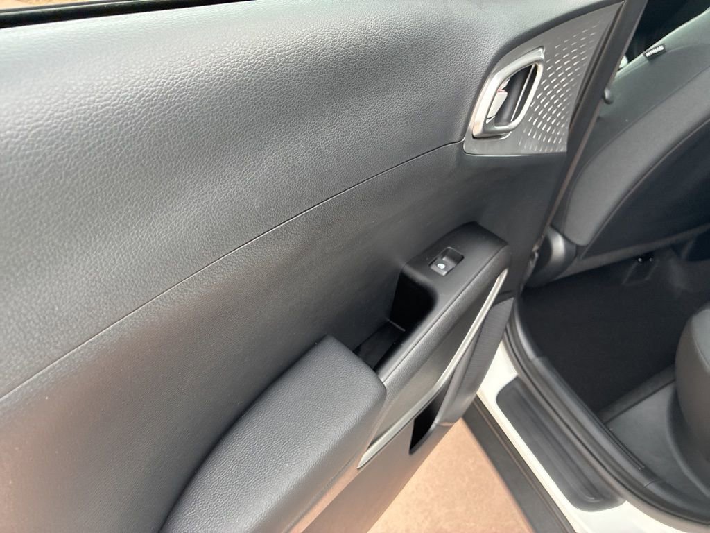 Used 2025 Kia Soul LX image 16