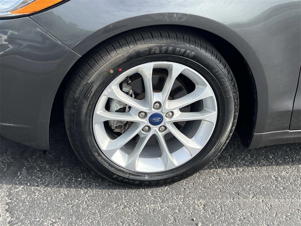 Used 2019 Ford Fusion SE image 9