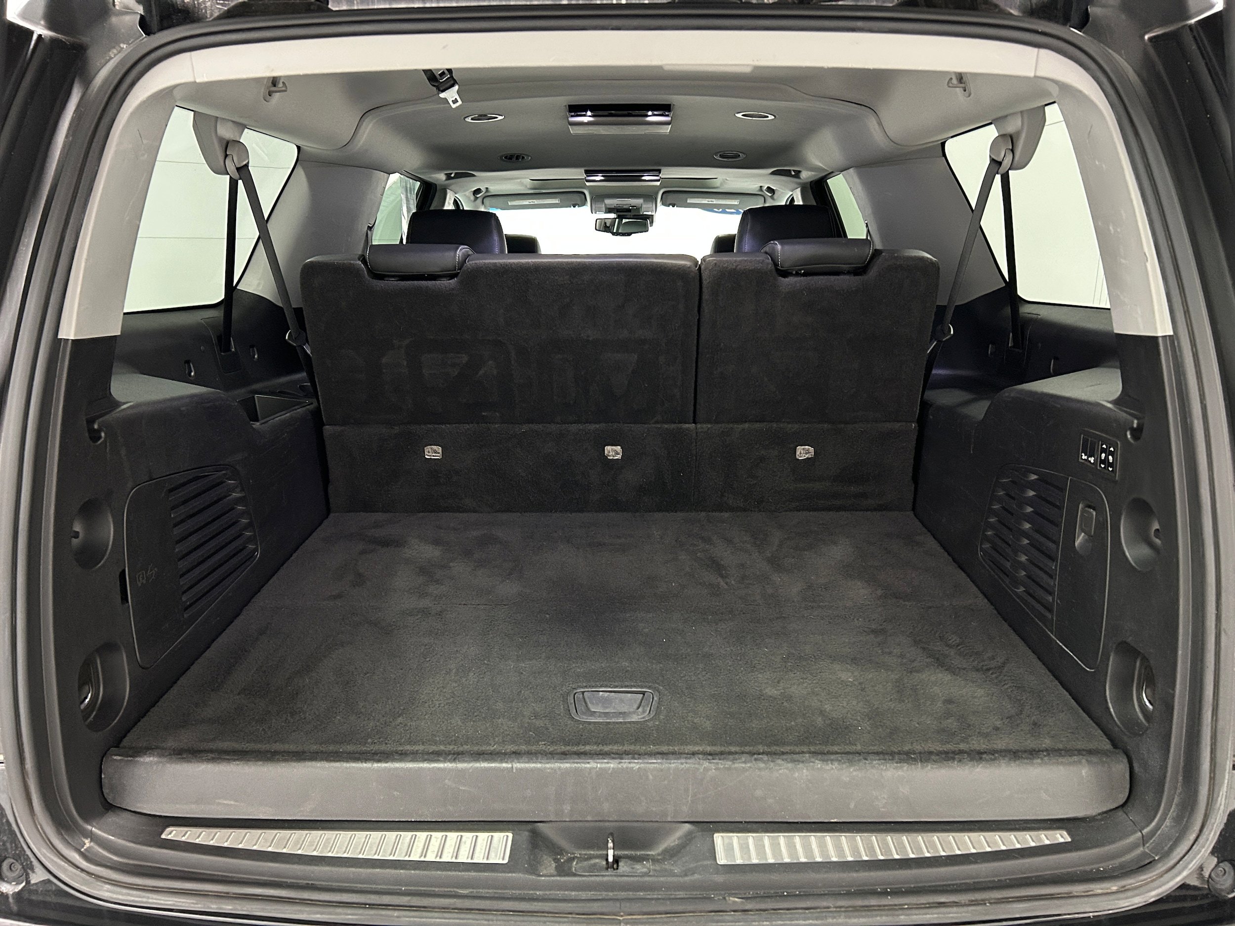 Used 2020 Chevrolet Suburban Premier image 35