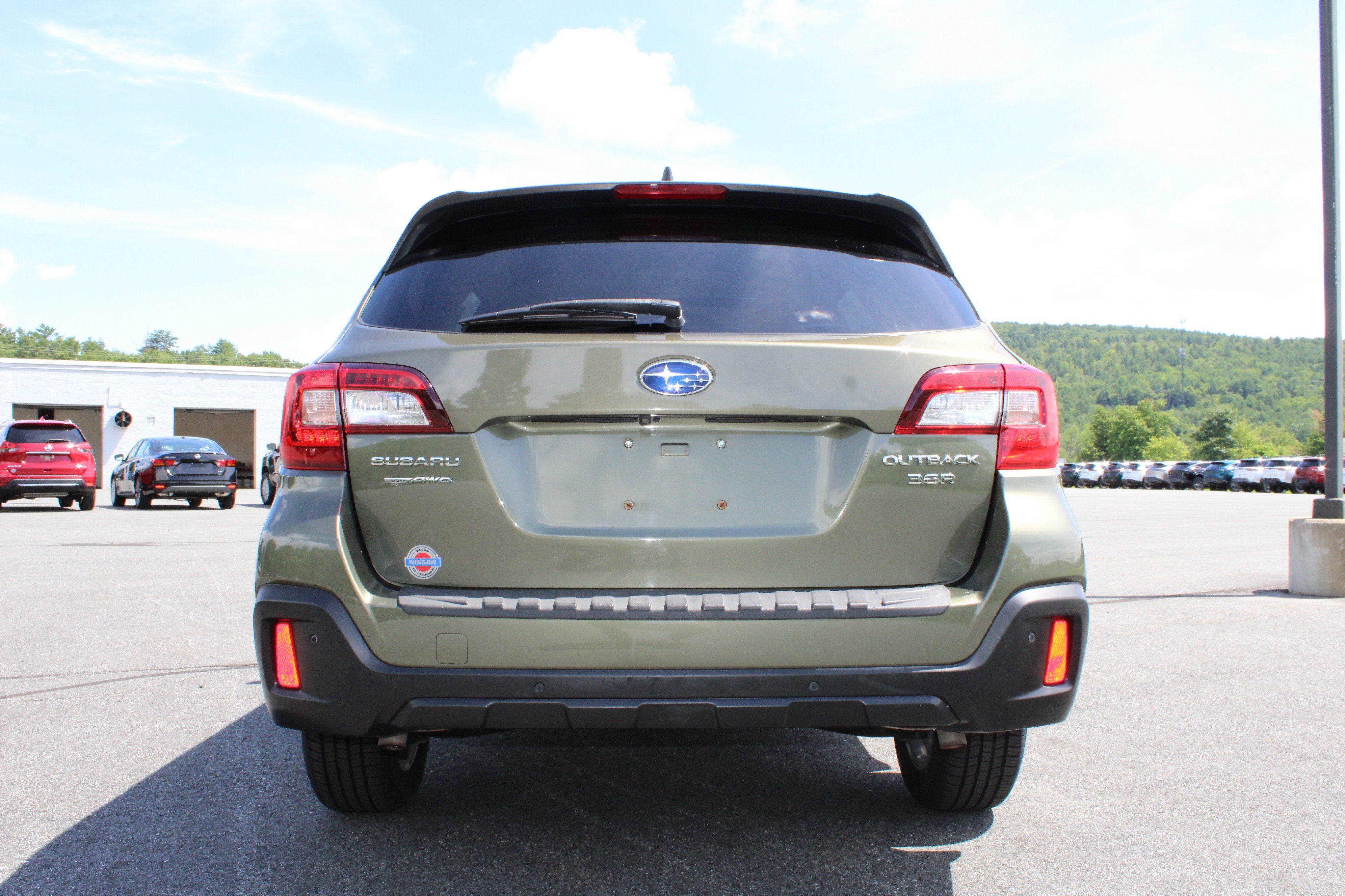 Used 2018 Subaru Outback 3.6R Touring AWD/4WD image 4
