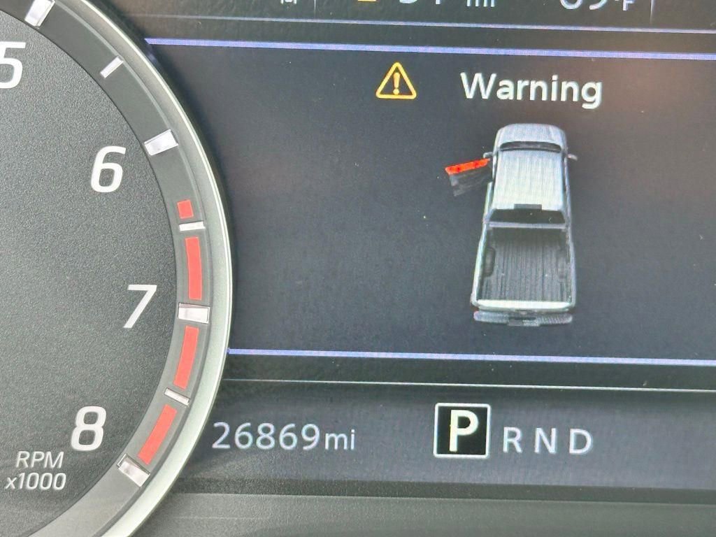 Used 2024 Nissan Titan SV w/ SV Convenience Package image 18