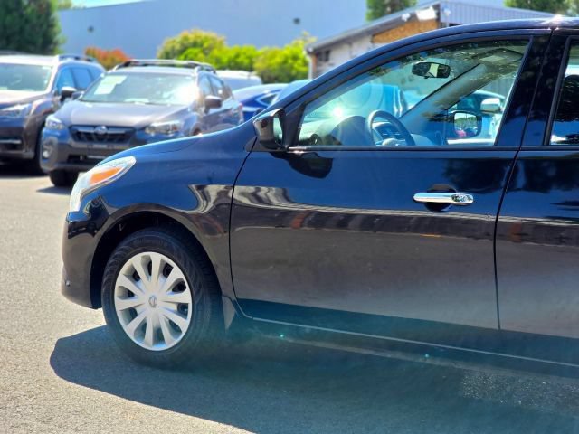Used 2015 Nissan Versa SV FWD image 5