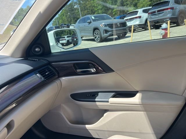 Used 2017 Honda Accord Touring image 29