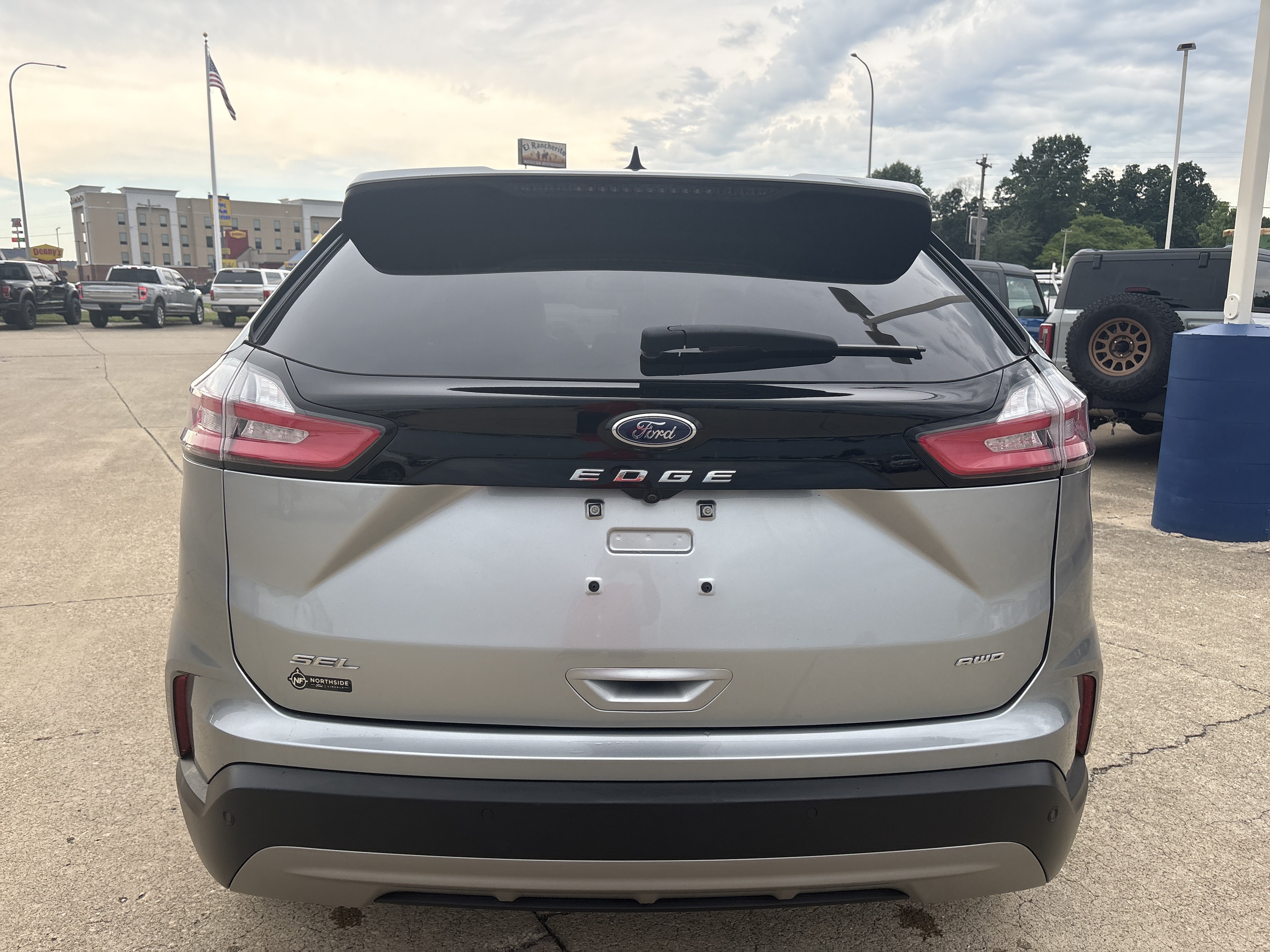 Used 2024 Ford Edge SEL w/ Convenience Package AWD/4WD image 4